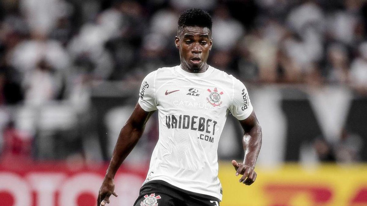 Félix Torres es titular fijo en la defensa de Corinthians.