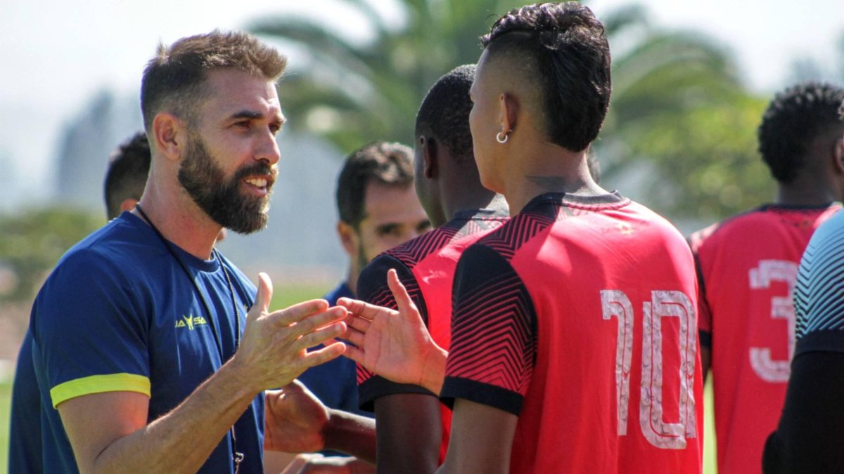 El entrenador argentino Sebastián Blázquez duró un mes y cinco días en el cargo.