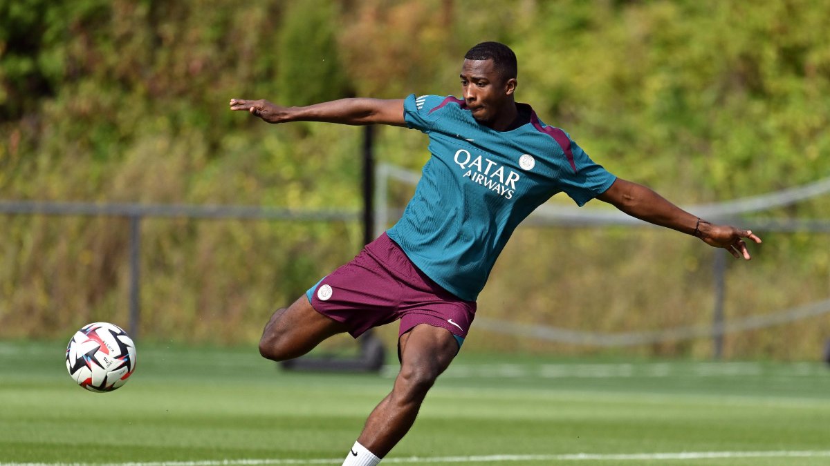 Willian Pacho en el entrenamiento de PSG previo al duelo ante Montpellier