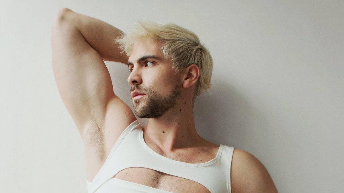 Johann Vera se declaró abiertamente gay, a través de su canción 'Clóset'.