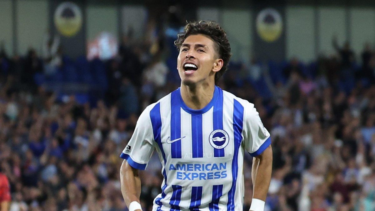 Jeremy Sarmiento convirtió en el triunfo de Brighton ante Crawley Town