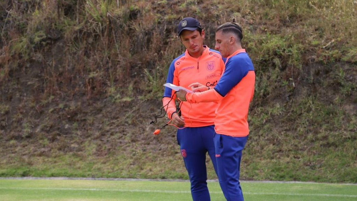 Sebastián Beccece (d) junto al profesor Miguel Bravo de la Sub-20 de la Tricolor