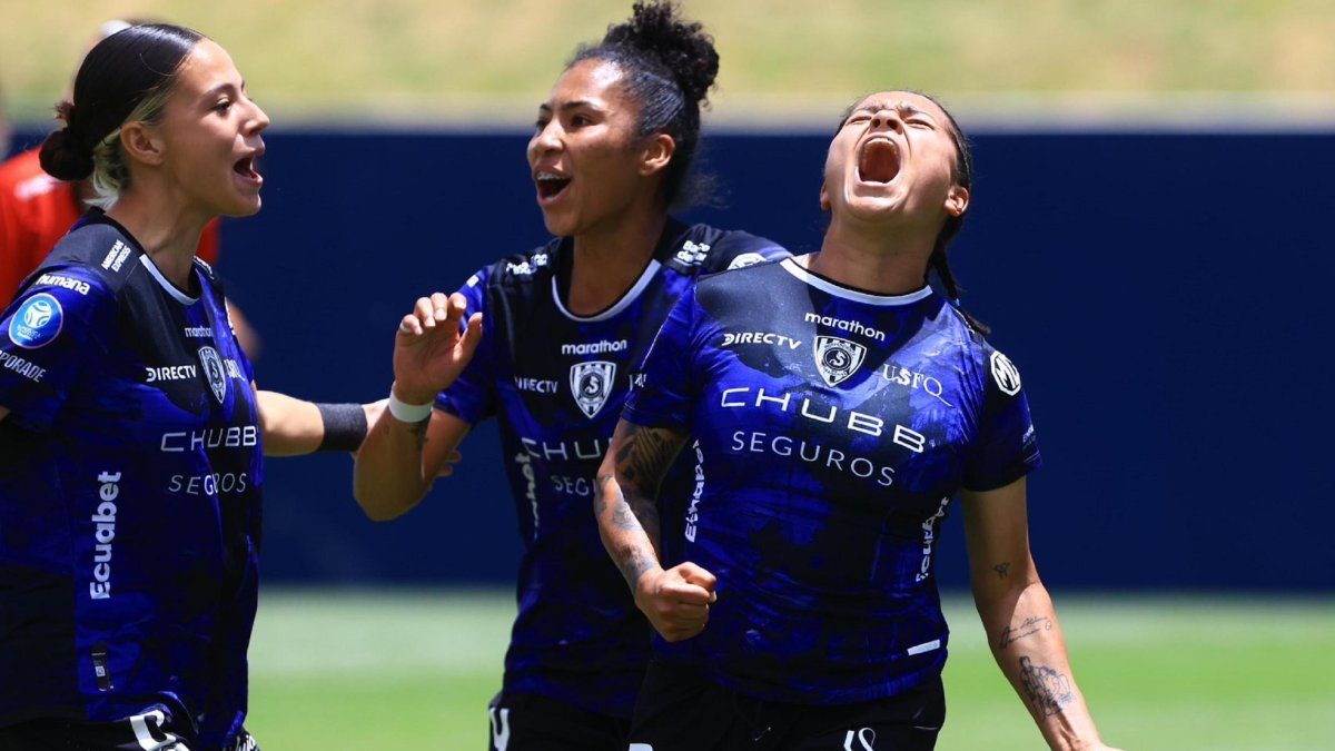 Karen Páez jugadora colombiana figura de las Dragonas.