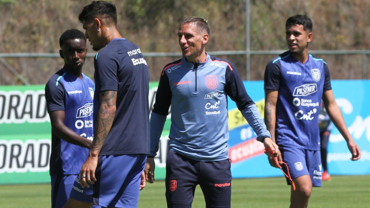 EN LA CASA DE LA SELECCIÓN SE REALIZÓ EL PRIMER ENTRENAMIENTO CON SEBASTIAN BECCACECE PREVIO ALOS PARTIDOS POR ELIMINATORIAS CONTRA BRASIL Y PERU Ú