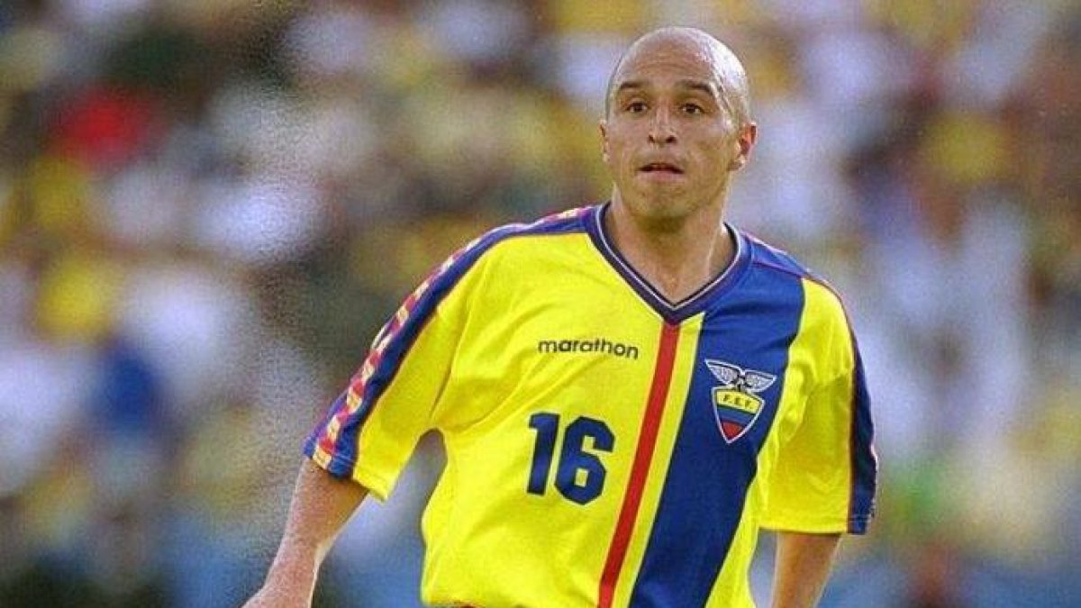 Sánchez fue mundialista en Corea-Japón 2002 y pentacampeón del campeonato ecuatoriano de fútbol con El Nacional (3 títulos) y Emelec (2).