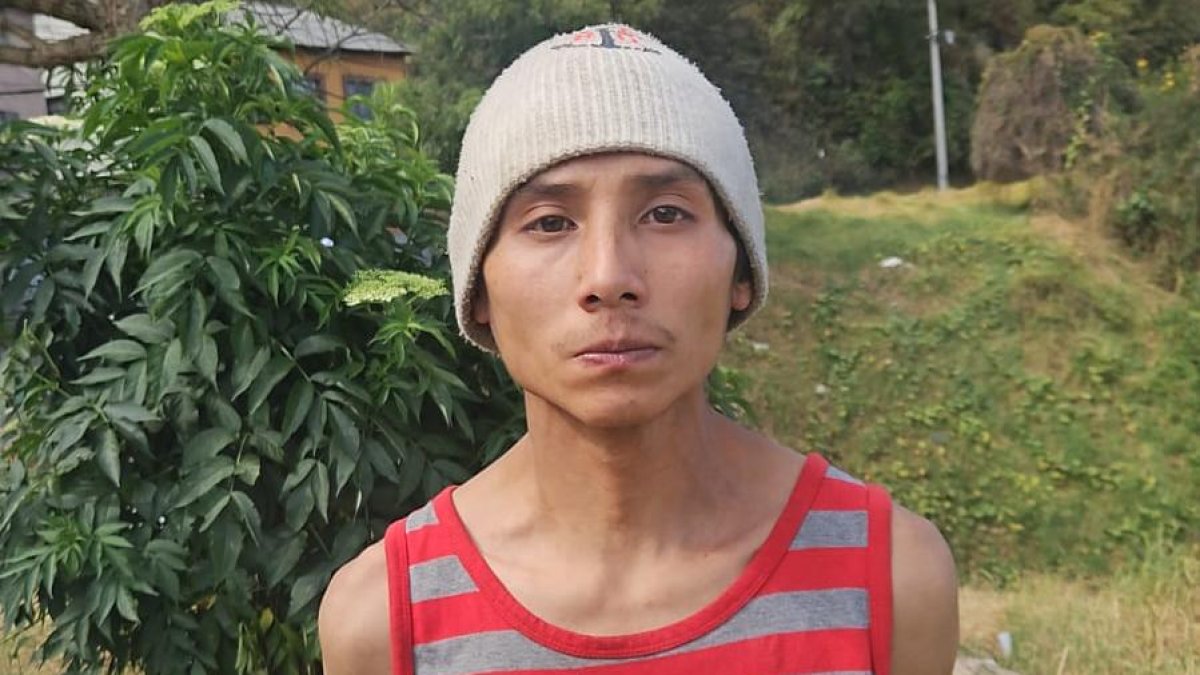 Este hombre fue detenido con tres cajas de fósforos y una pipa hecha con una zanahoria.