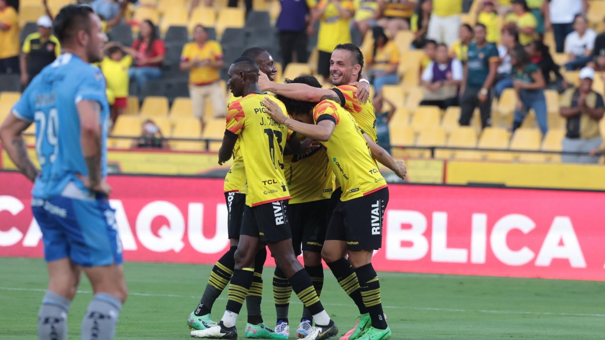 En la segunda etapa del torneo, Barcelona está a tres unidades del líder Liga de Quito.