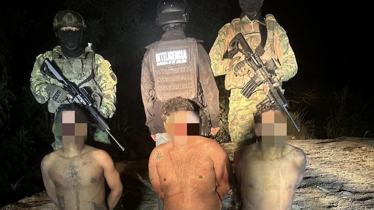 Tres personas fueron detenidas.