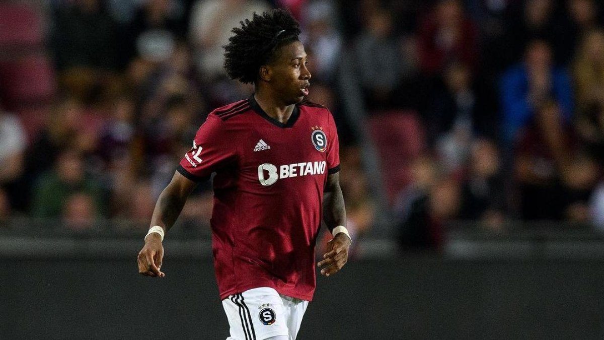 Angelo Preciado debutó en Champions League en el triunfo 3-0 ante Salzburgo