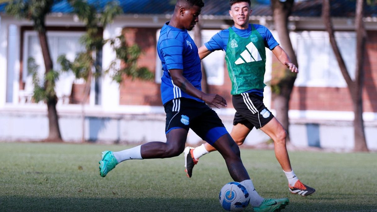 Entrenamiento de Bombillo en el Polideportivo los Samanes, norte de Guayaquil.