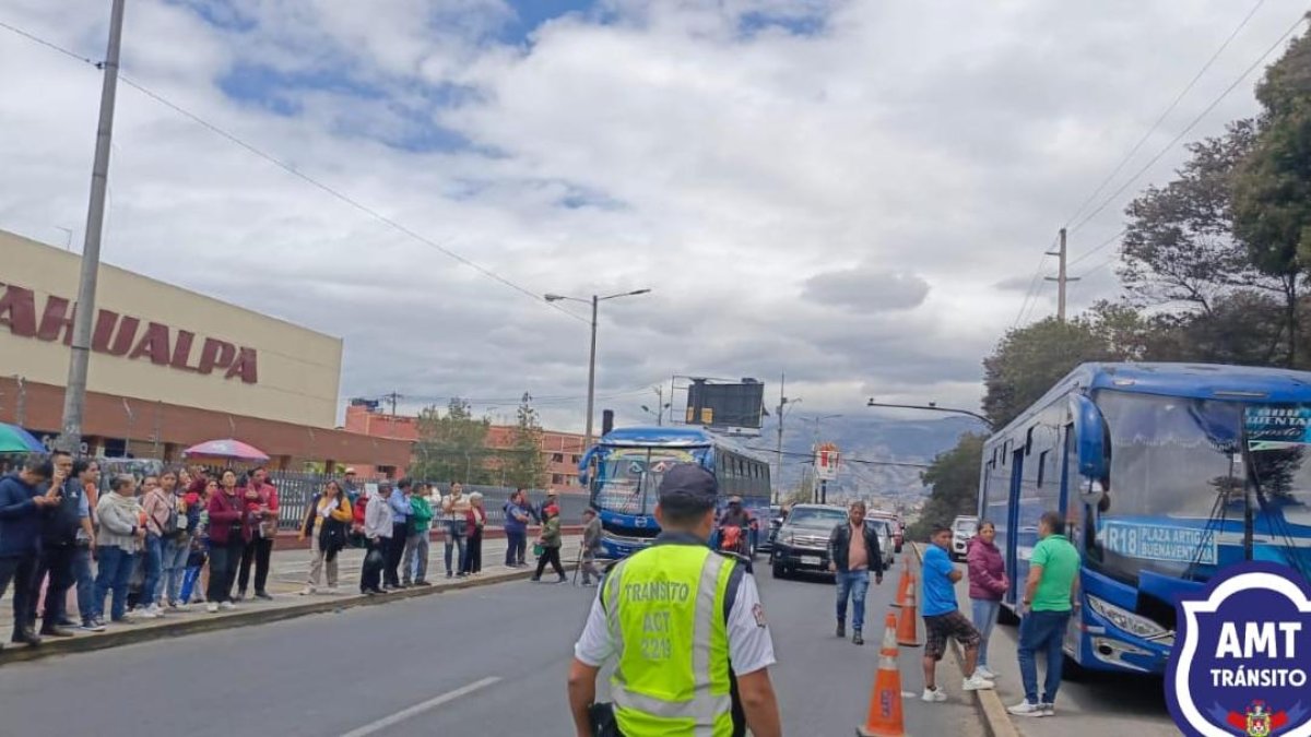 El caso se registró cuando el bus iba en sentido sur hacia el norte, en la avenida Mariscal Sucre, sector Santa Anita.
