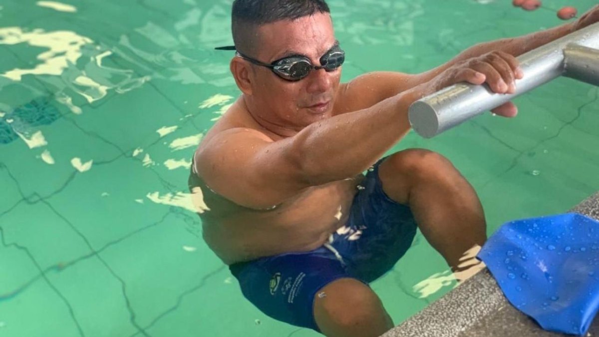 Jorge Luis Jaime no solo es nadador, sino que también entrena a deportistas adaptados.