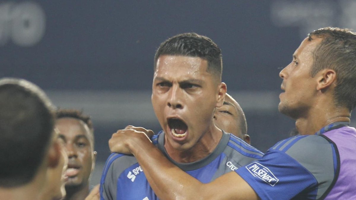 Luis Fernando León liderará la defensa de Emelec en el choque con Barcelona.