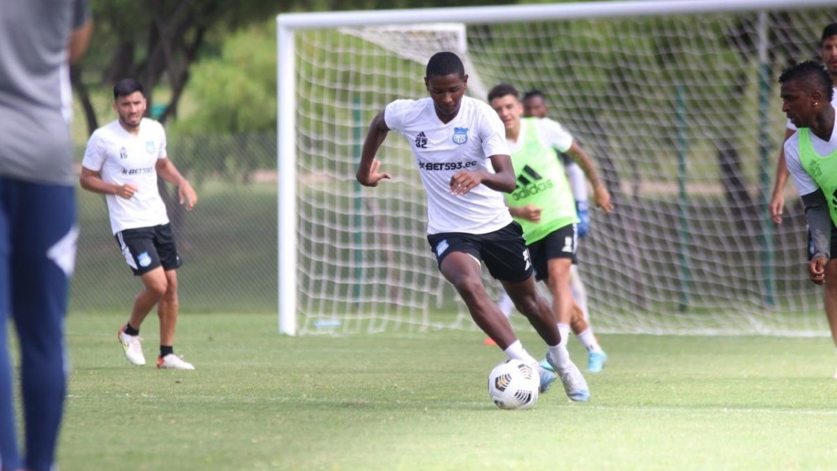 Diogo Bagüí en entrenamiento de Emelec en la segunda fase de LigaPro 2024