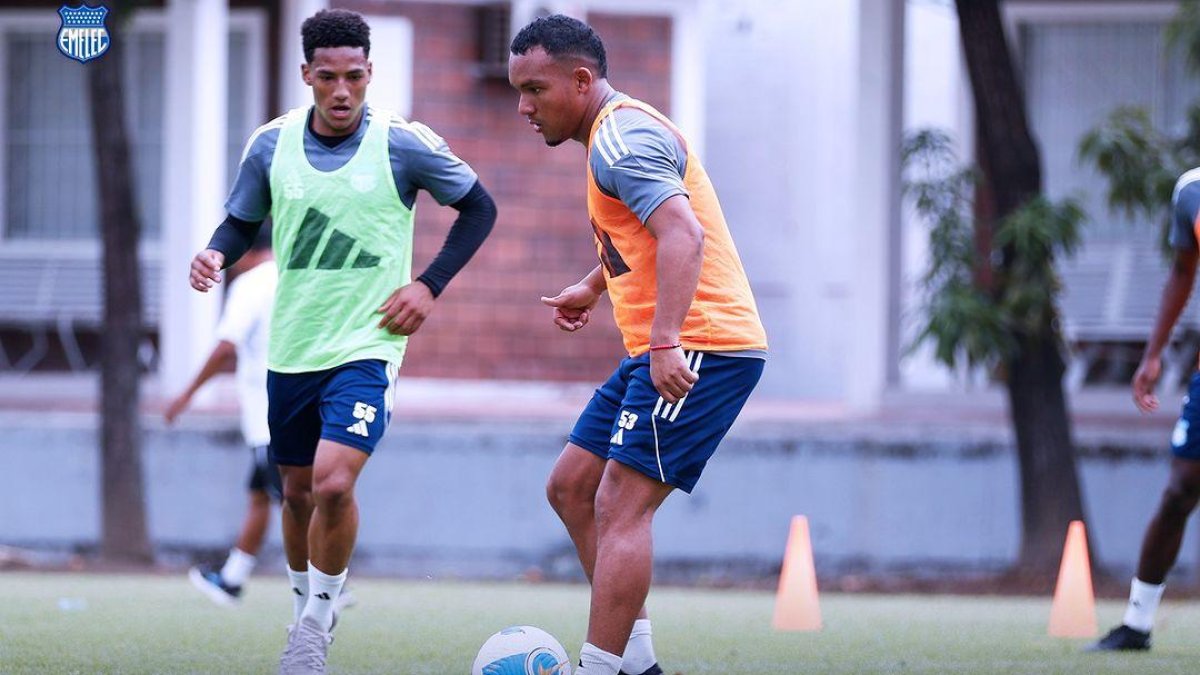 Elkin Muñoz se perfila para ser titular en el medio campo del Bombillo.