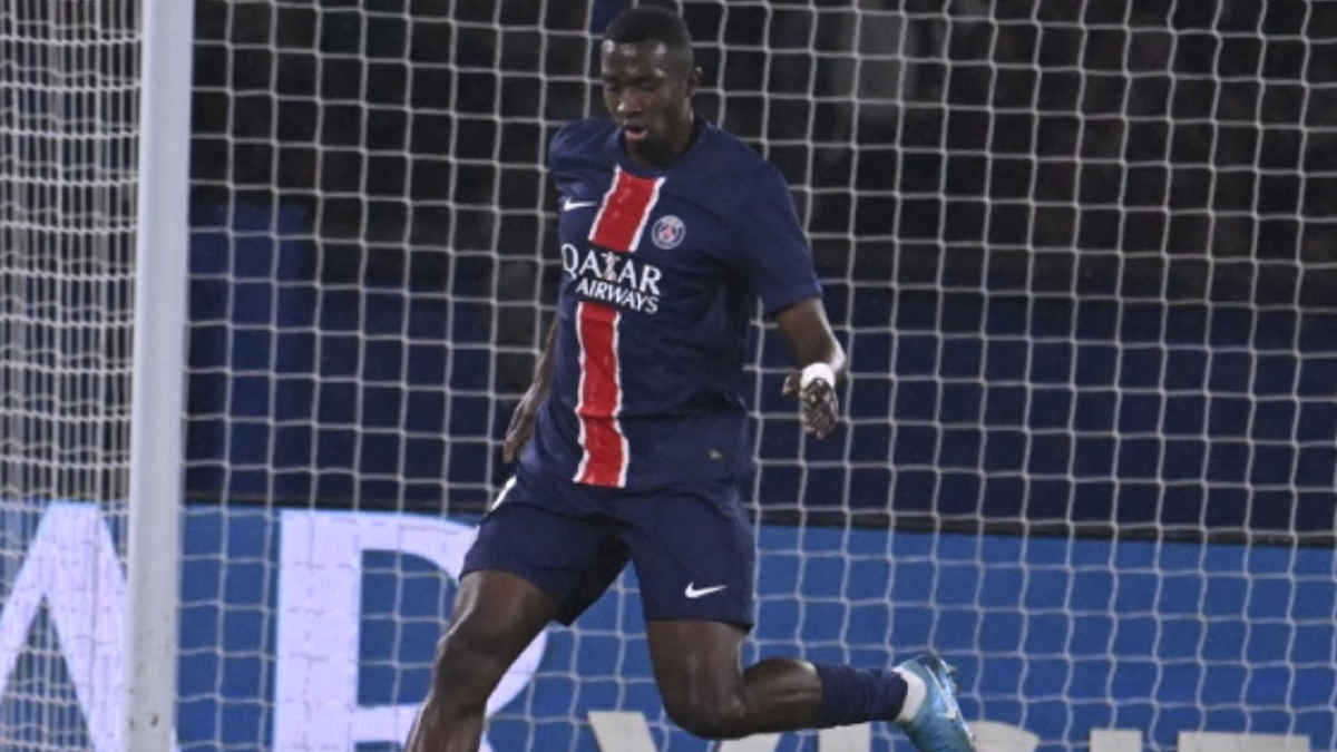 El defensor ecuatoriano Willian Pacho jugando con PSG en la Ligue 1 de Francia