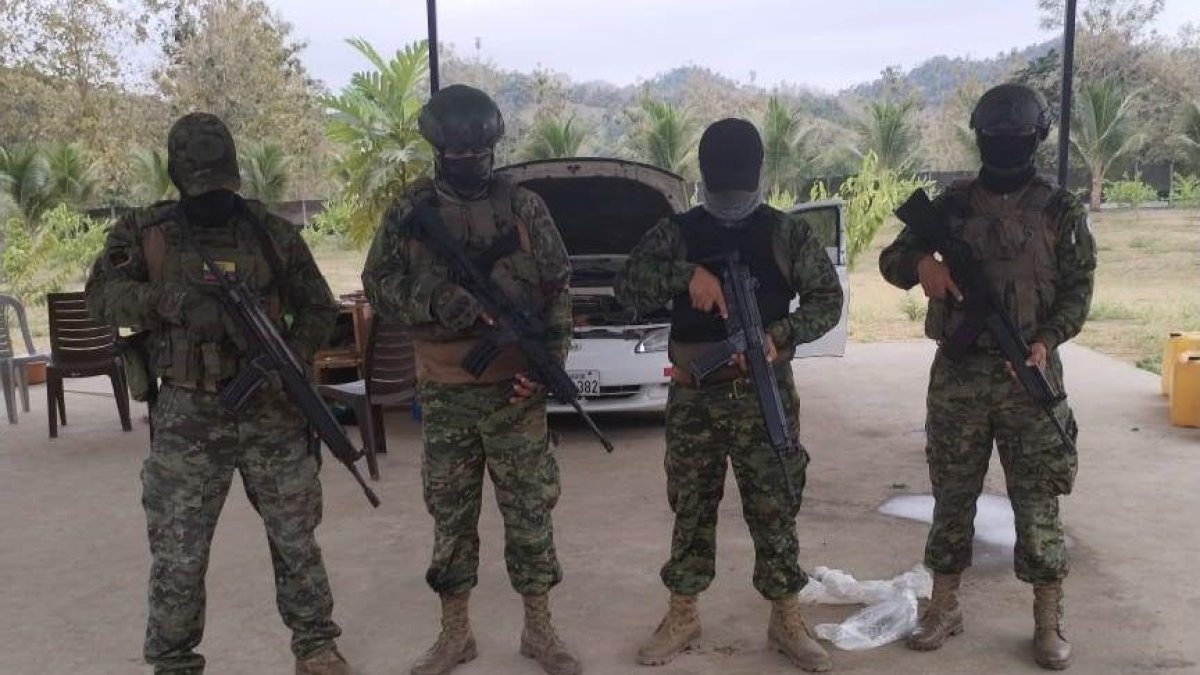 En la finca donde se atrincheraba alias Comando se hallaron varias armas y municiones