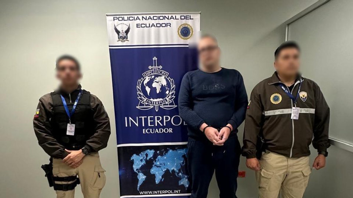 Andrejus Tokeris fue entregado a la Interpol, que lo traslado a Vilna, capital lituana, para su encarcelamiento.