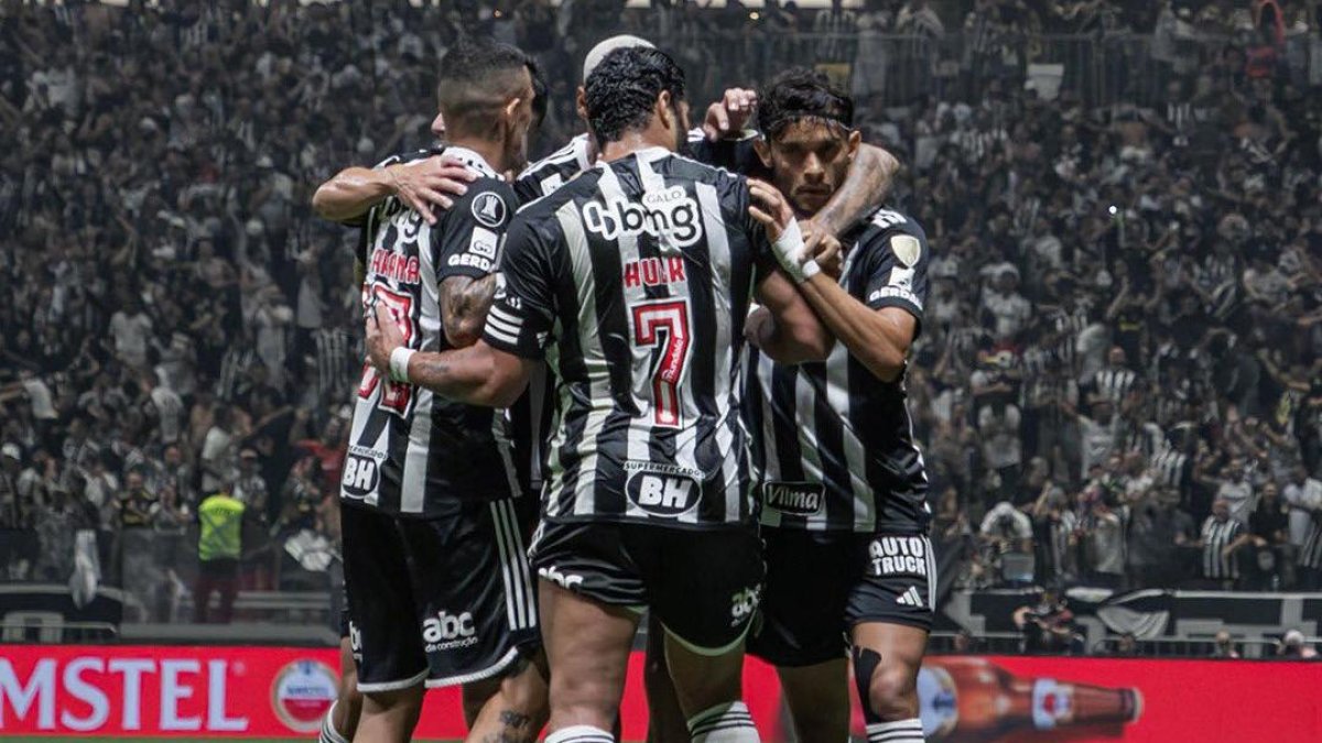 Atlético Mineiro celebró la contundente goleada 3-0 a River Plate en Brasil