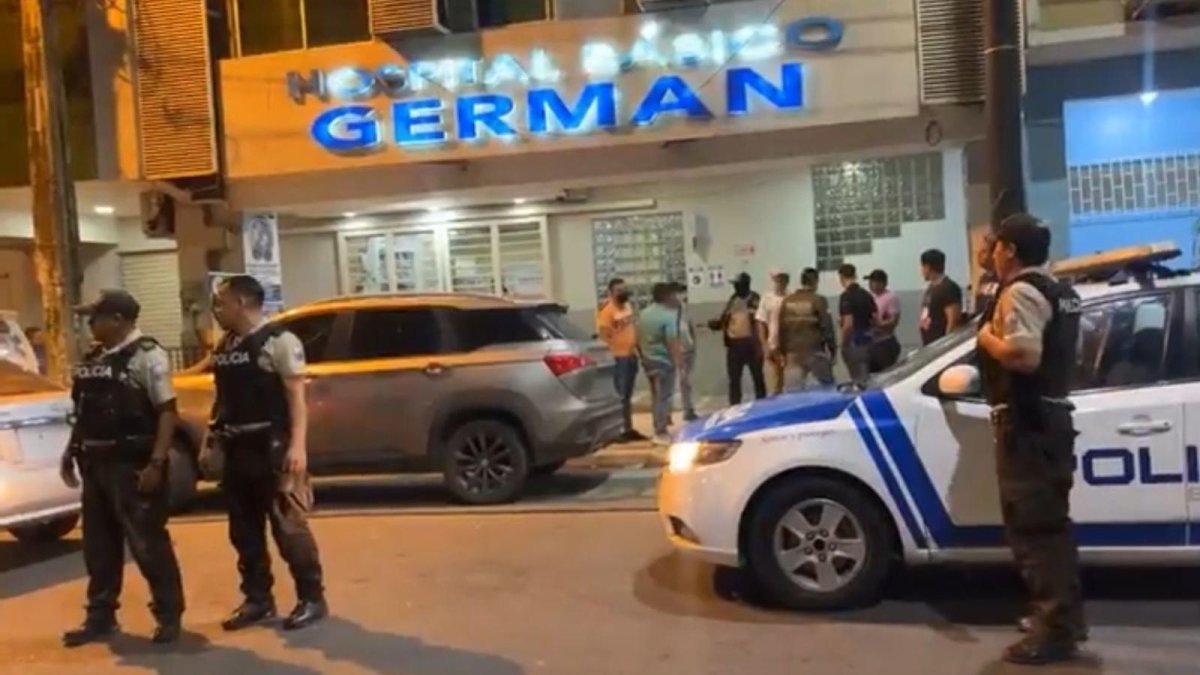 A Marlon Martínez lo trasladaron a una clínica, donde confirmaron su deceso.