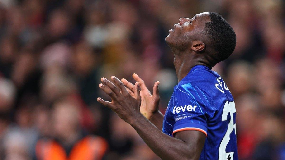 Moisés Caicedo fue declarado el mejor jugador ante el Manchester United.