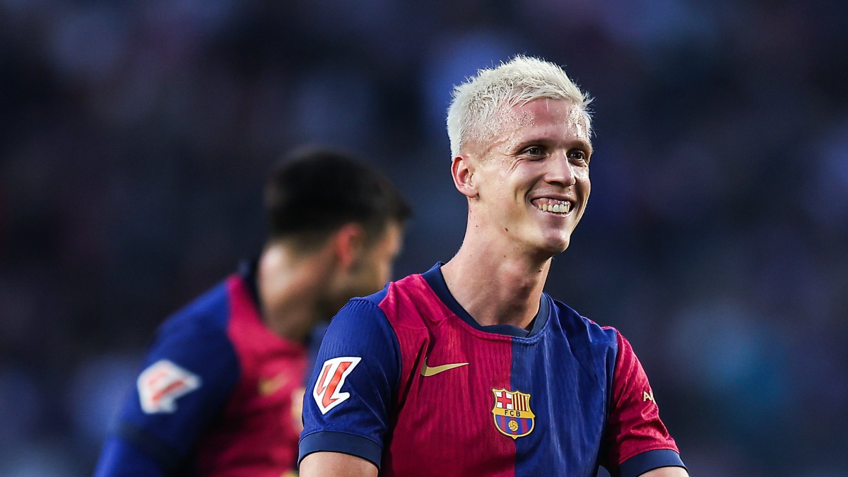 Dani Olmo en el festejo de uno de los goles en la victoria de FC Barcelona ante Espanyol en LaLiga