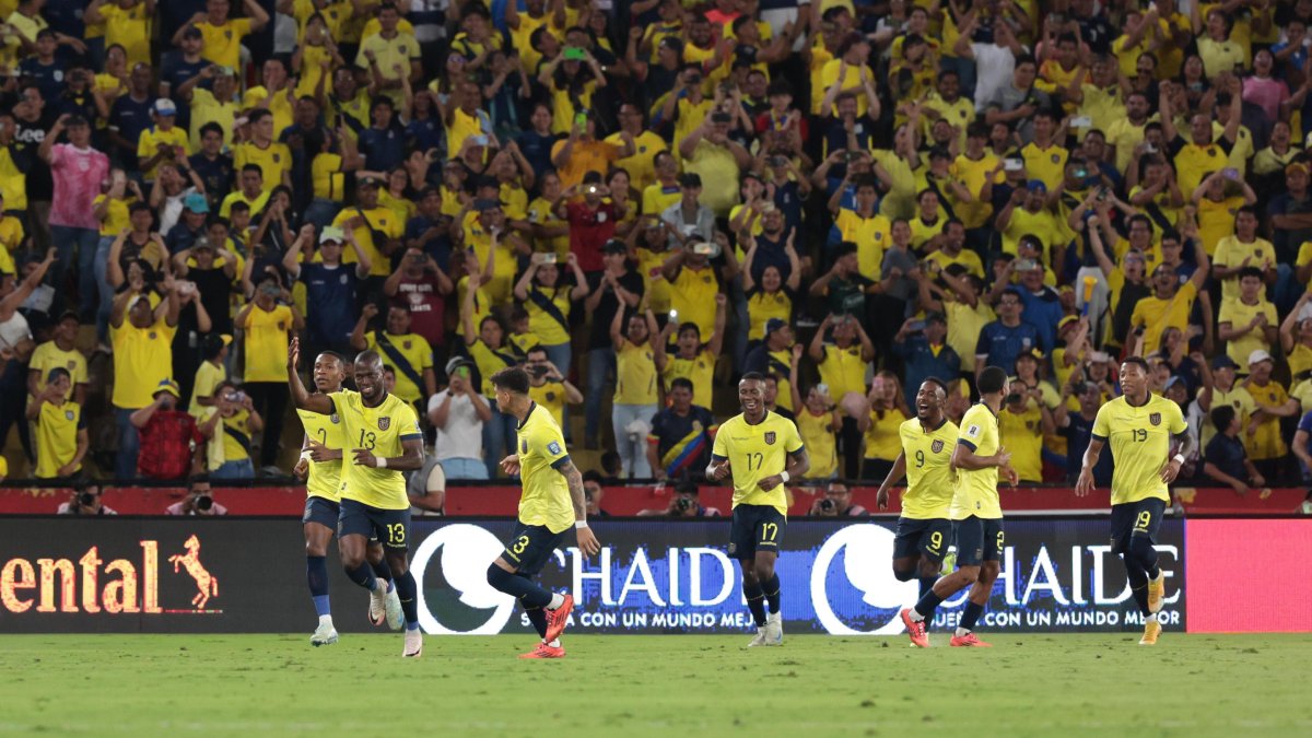 Ecuador visitará a Colombia tras golear 4-0 a Bolivia, en la fecha 11 de las eliminatorias sudamericanas 2026.
