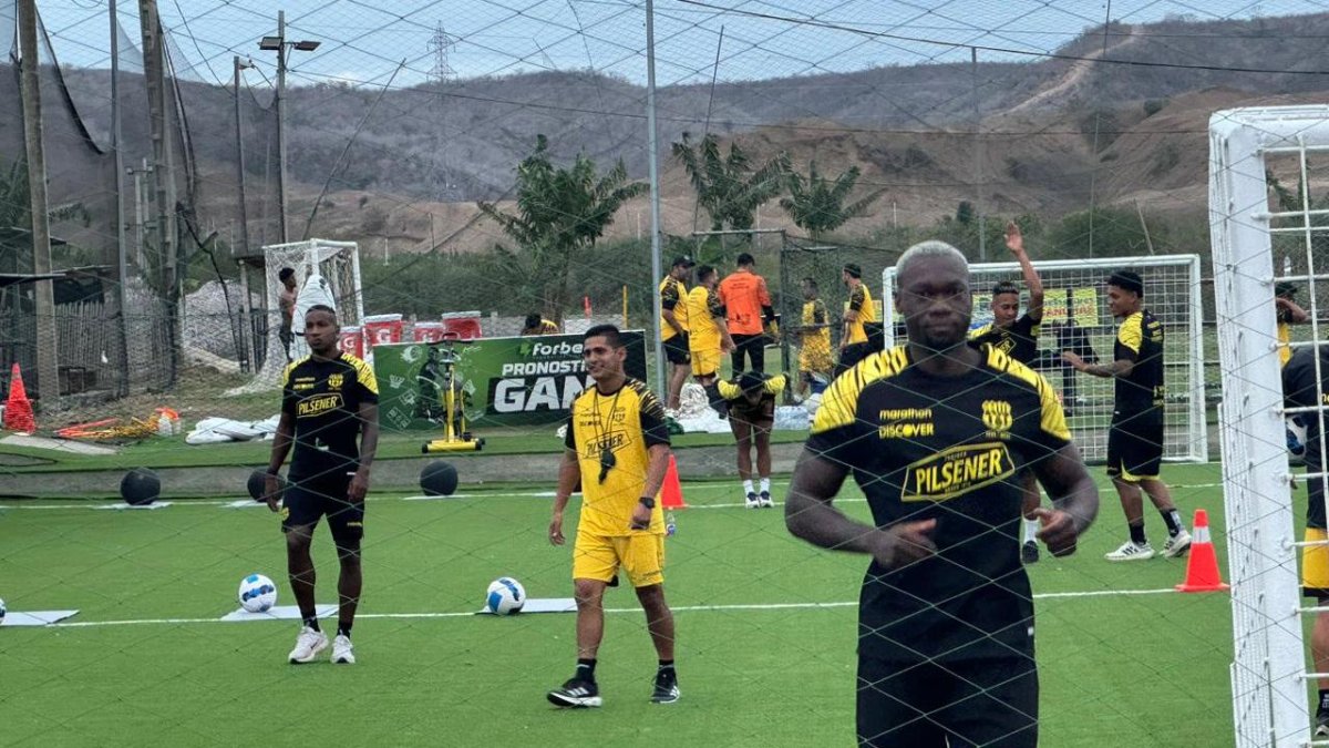 Este lunes 13 de enero, Felipe Caicedo tuvo su primer entrenamiento con Barcelona.