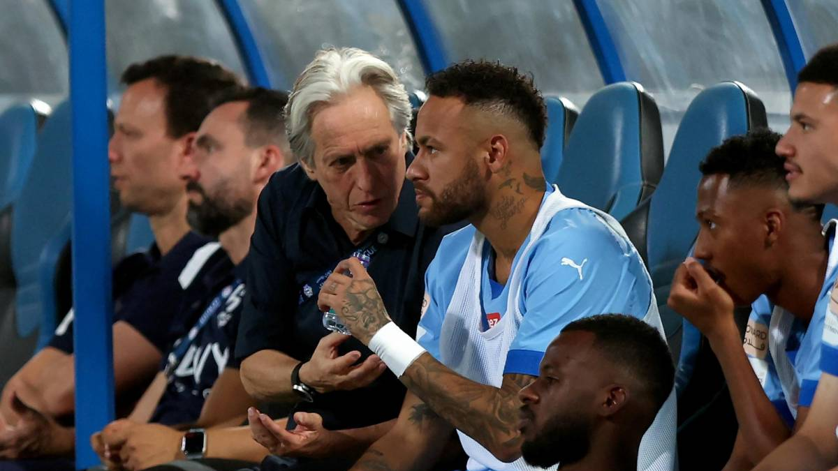 Jorge Jesús y Neymar en la banca de suplentes de Al-Hilal