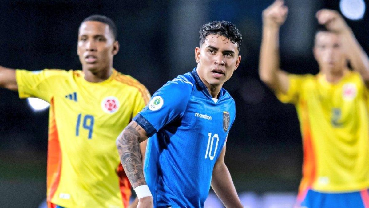 Kendry Páez (c) es criticado por no brillar con la Tri en el Sudamericano Sub-20
