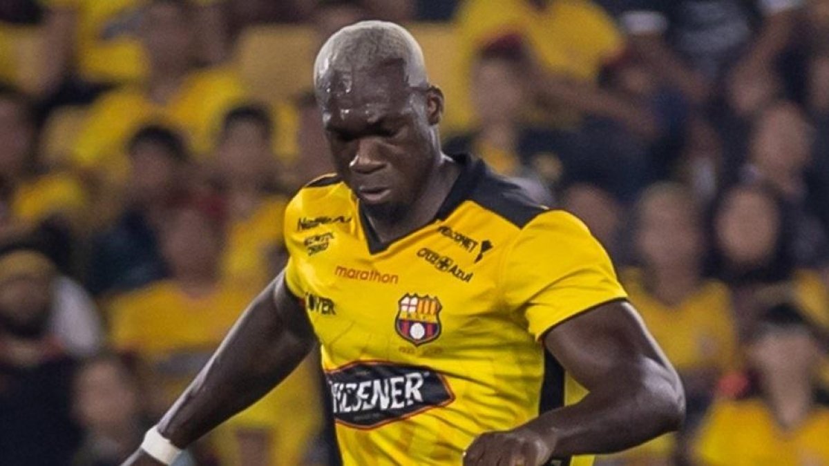 Felipe Caicedo tiene una dolencia en su pierna izquierda.