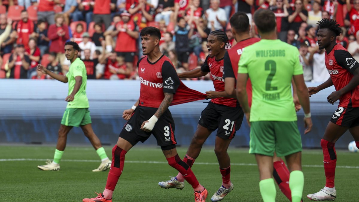 Piero Hincapié es titular fijo en la zaga de Bayer Leverkusen.