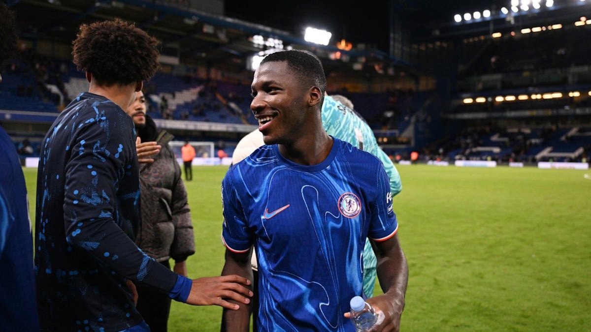 Moisés Caicedo es titular fijo en Chelsea.