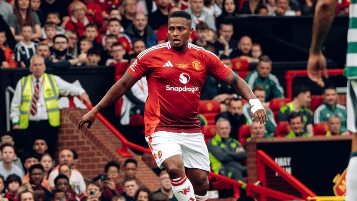 Antonio Valencia ha participado en partidos de exhibición con exjugadores de Manchester United