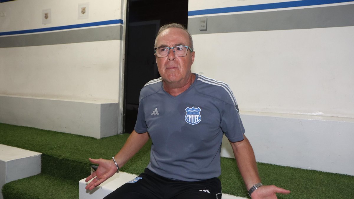 El profesor argentino Jorge Célico dirige a Emelec en la temporada 2025