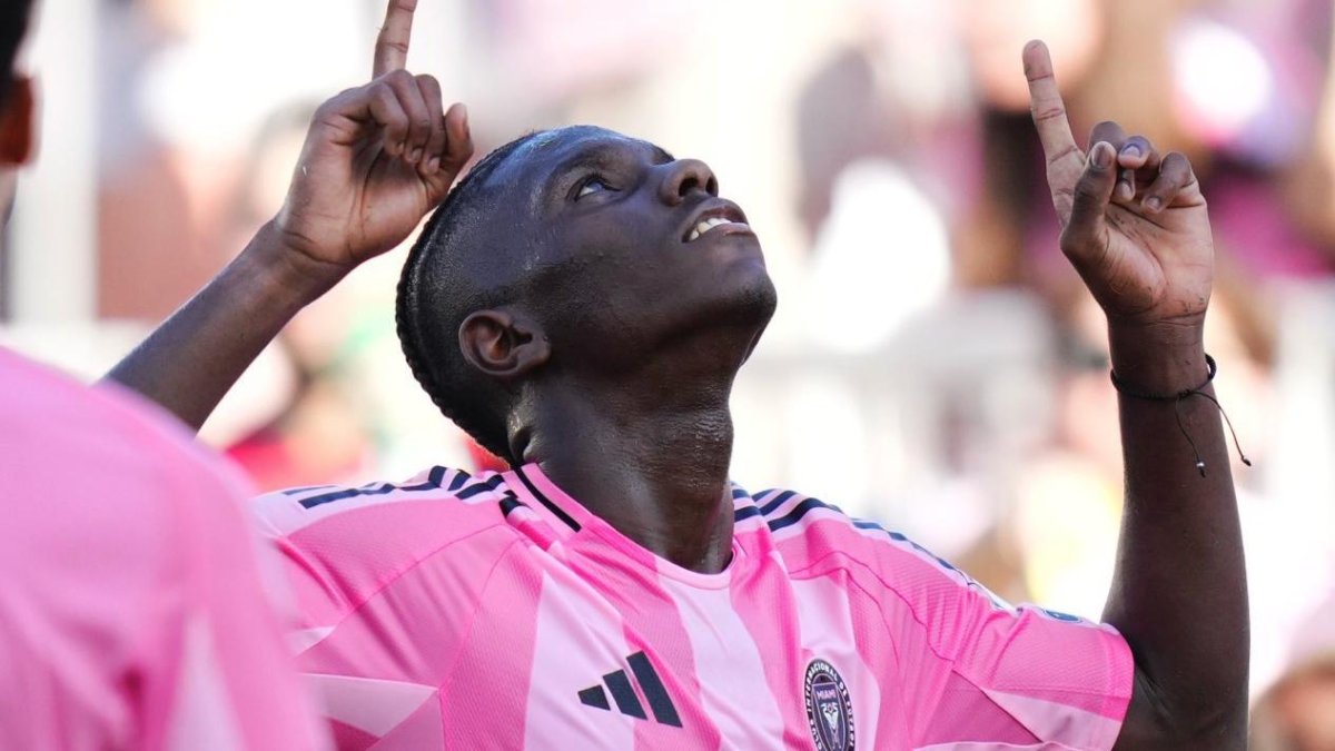 Allen Obando celebró y apuntó al cielo tras su primer gol con Inter Miami.