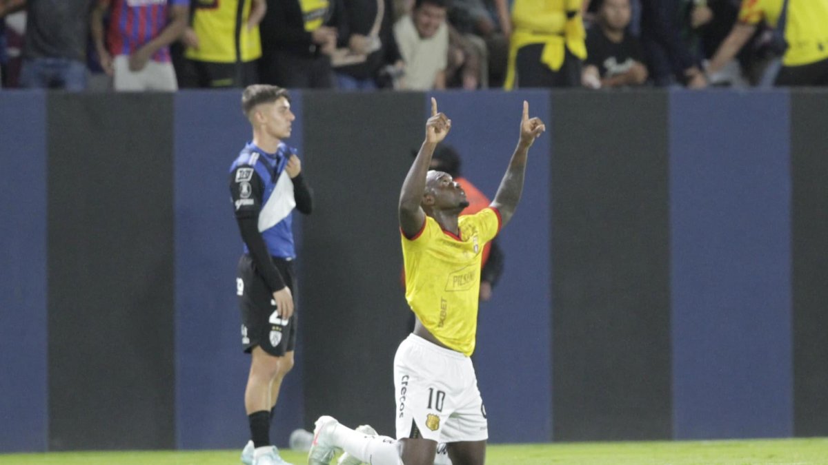 Así festejó Felipe Caicedo su gol ante IDV en Chillo Jijón.