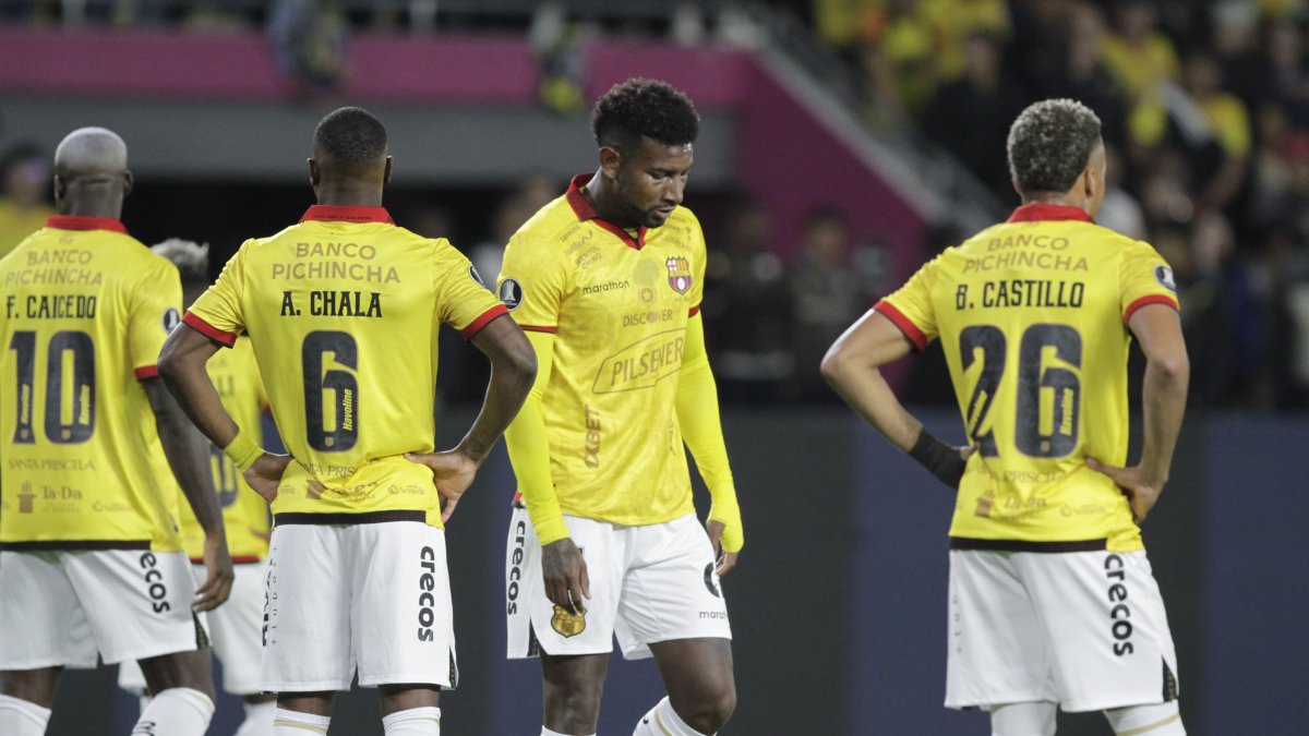 La tristeza de los jugadores de Barcelona tras perder ante Independiente del Valle.