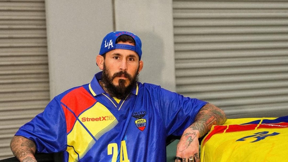 Chito Vera vistió la camiseta retro de la selección ecuatoriana de fútbol