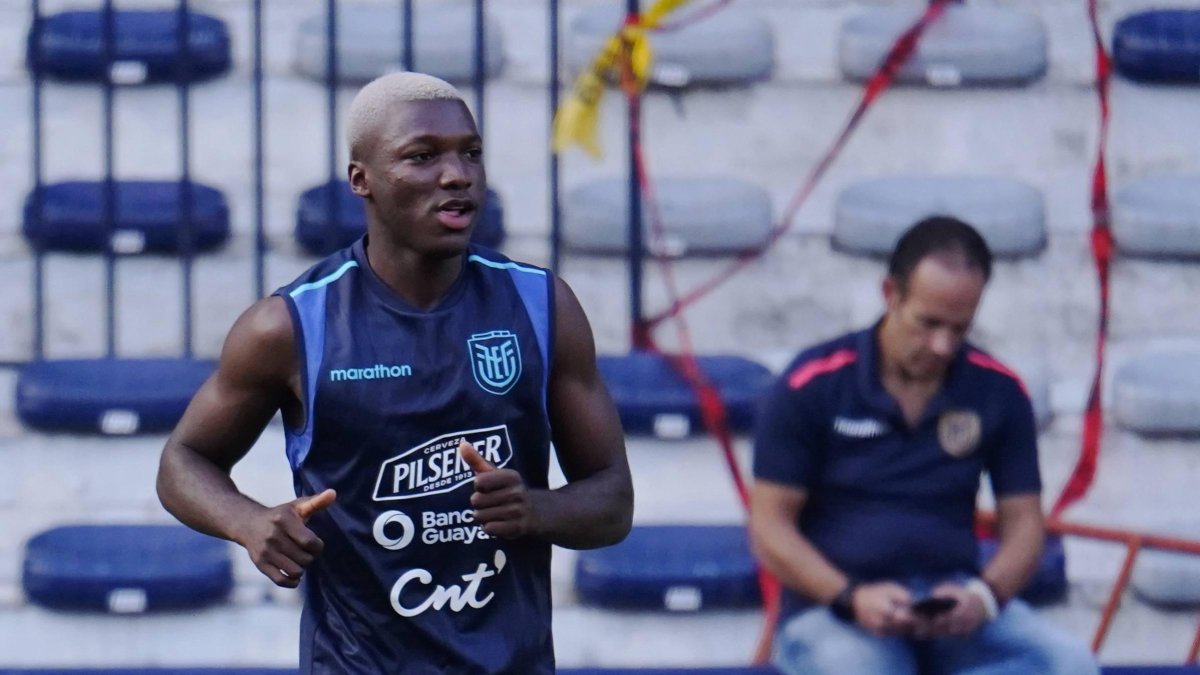 Moisés Caicedo durante el entrenamiento de Ecuador en el estadio Capwell.