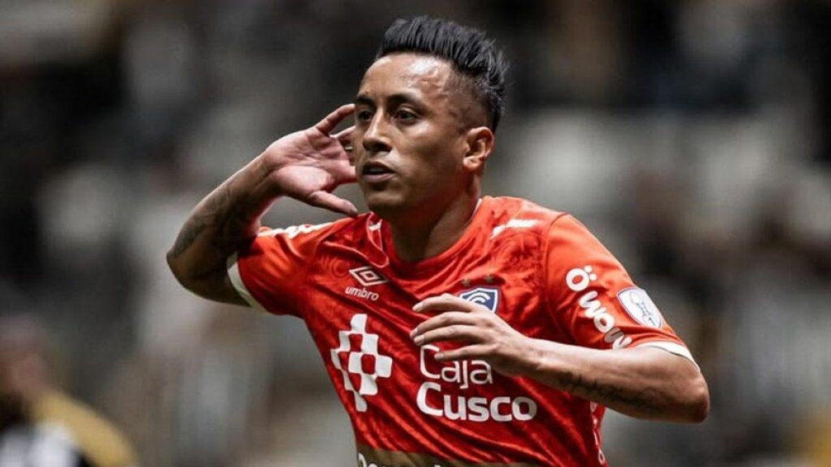 Christian Cueva llega a Guayaquil para sumarse a Emelec