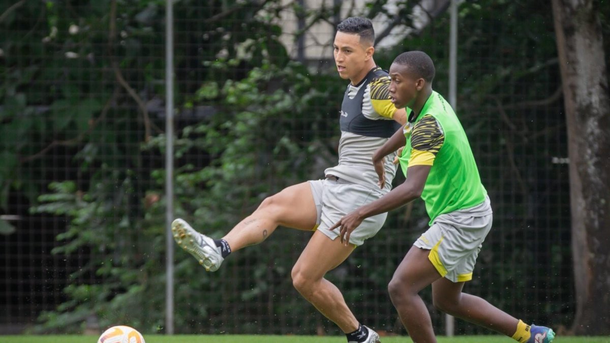 Miguel Parrales, la nueva adquisición del Ídolo, ya se entrenó con el equipo.