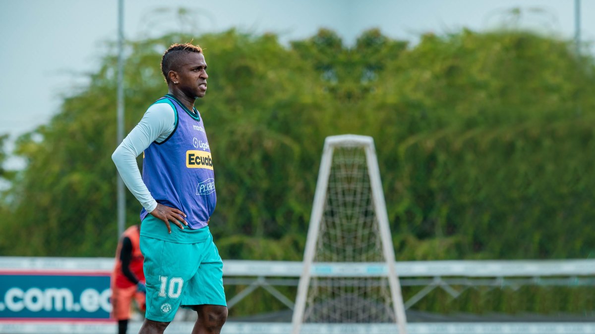 El futbolista jugó en Barcelona, Liga de Quito y Emelec.