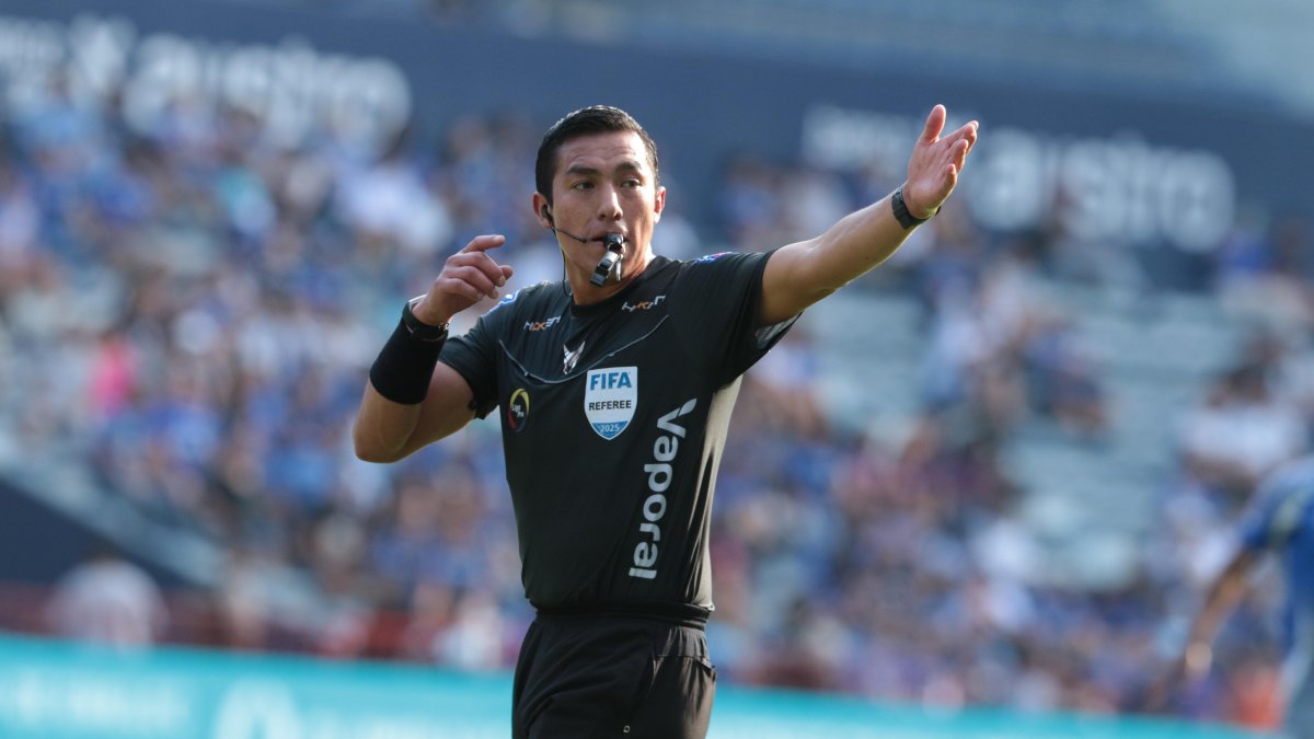 En el cotejo Emelec vs. Vinotinto hubo varias riñas. El referí Álex Cajas intervino, sin amonestar.