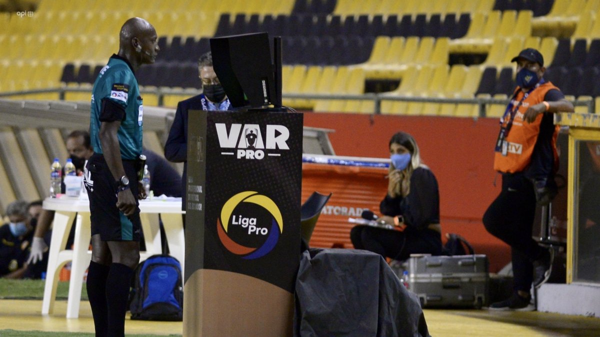 La LigaPro tiene un sistema del VAR con 12 cámaras.