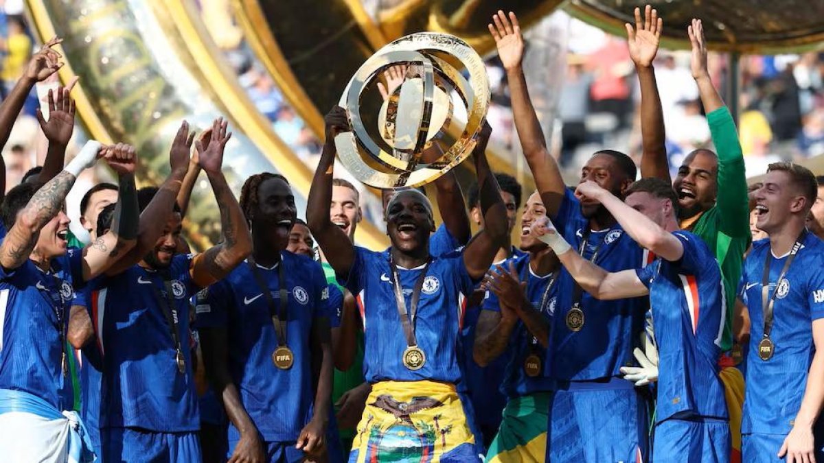 Moisés Caicedo, uno de los más destacados con Chelsea, levantó el trofeo del Mundial de Clubes