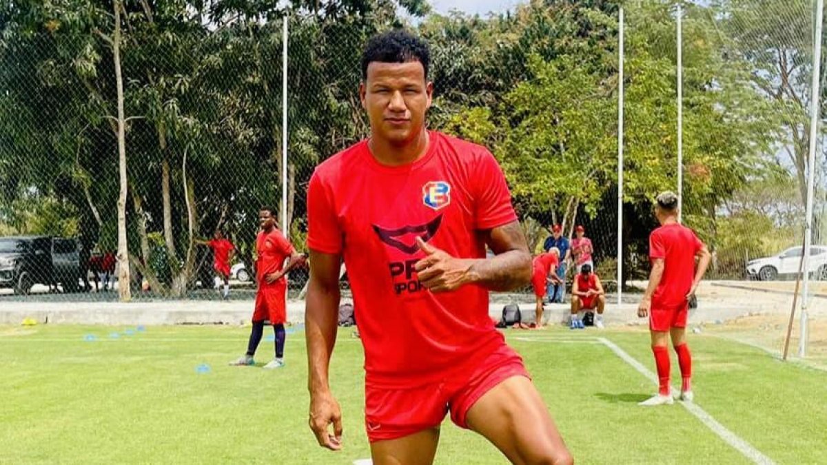 Leandro Yépez, otro futbolista que falleció producto de la balacera en Manta.