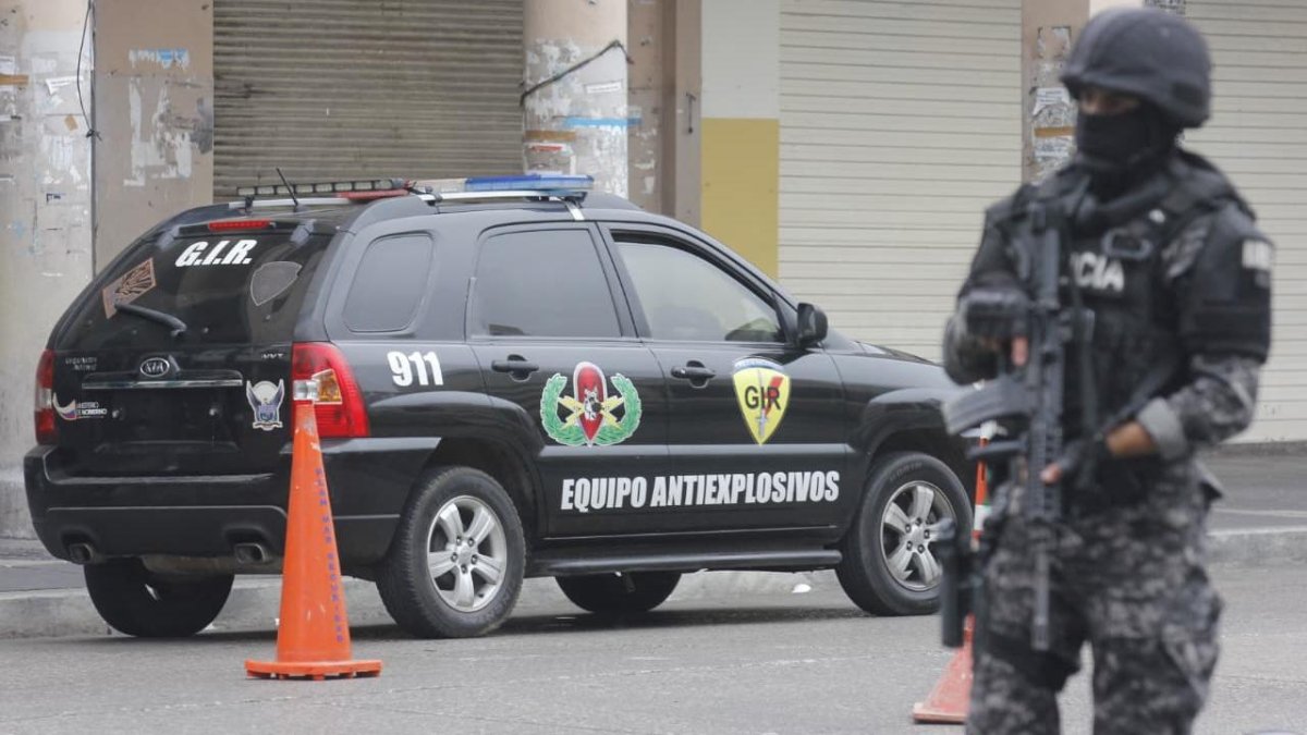 El GIR activó protocolos por alerta de seguridad en Mercado Central de Guayaquil.