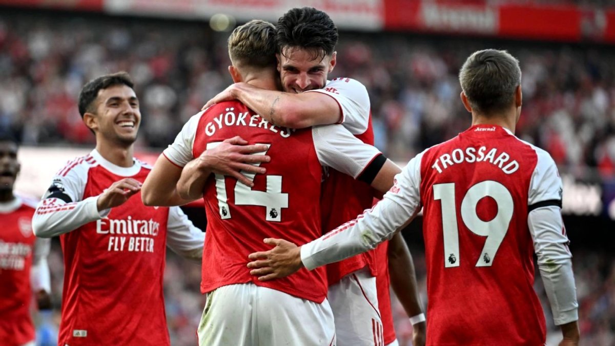 El Arsenal inglés llega con campaña perfecta en la Champions League.