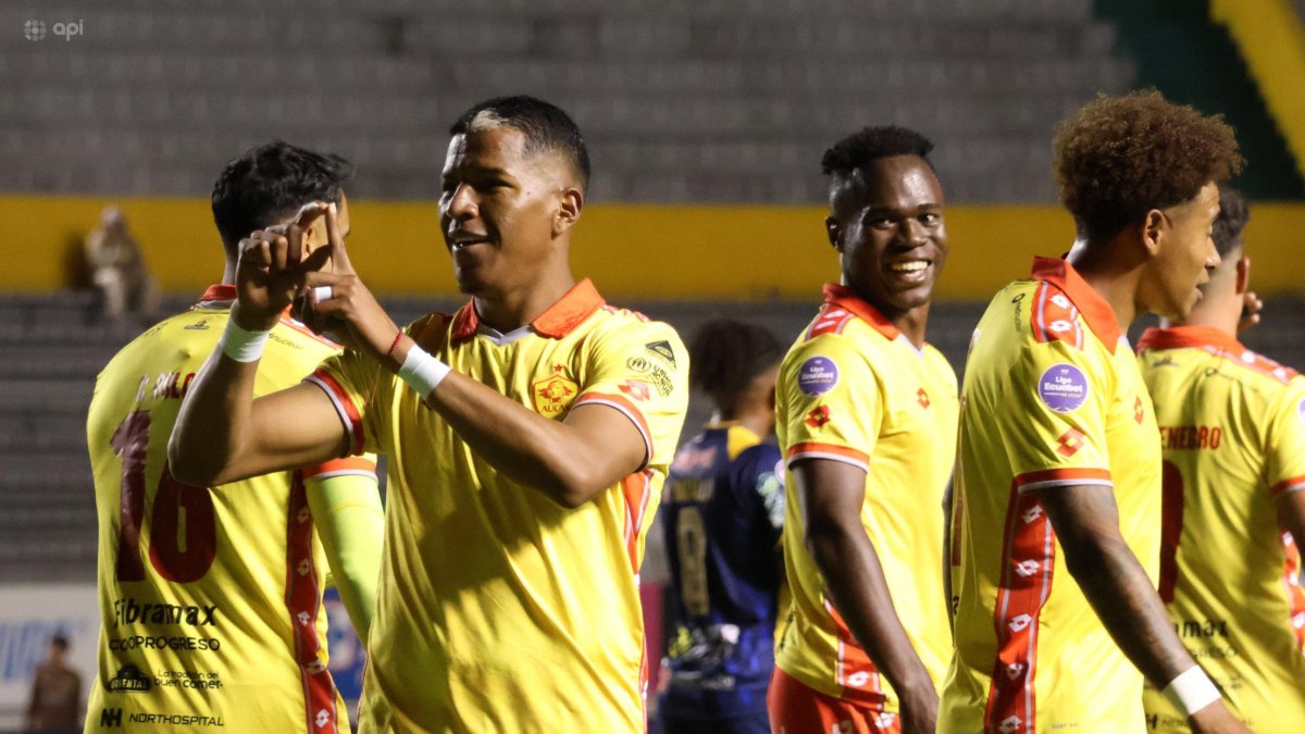 Aucas demostró contundencia al derrotar 8-0 al Delfín en el estadio Gonzalo Pozo Ripalda.